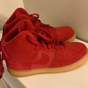 High top Air Force ones 07 LV8  Gym red/ gum light brown